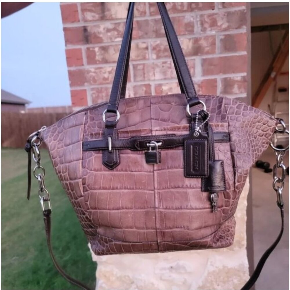 🎉 COACH BAG W COACH LOCK & KEY & DETACHABLE STRAP PURSE